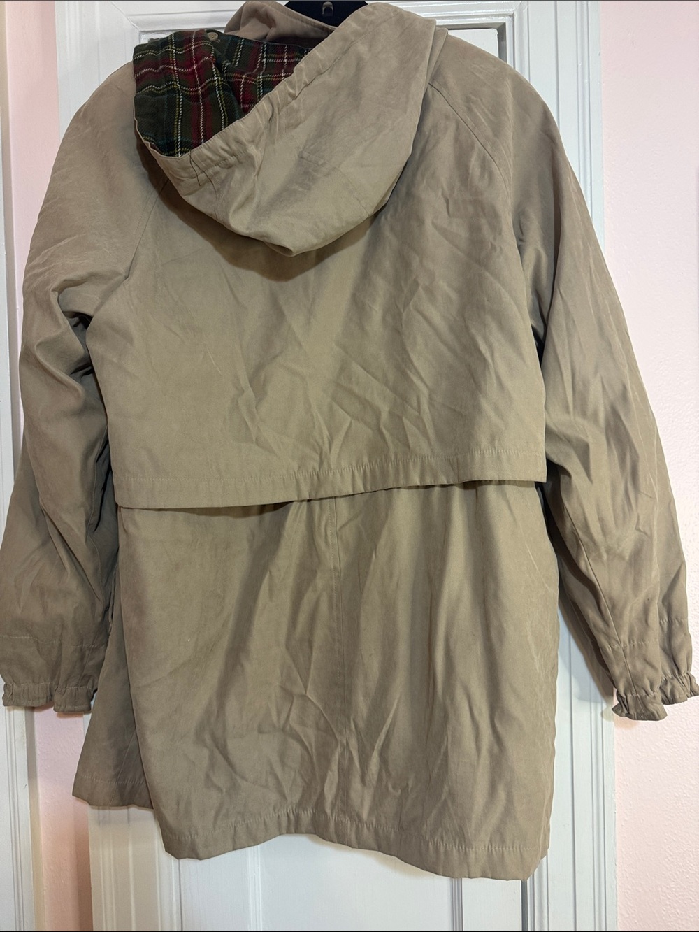 Liz Claiborne Tan Trench with Olive Plaid Lining - Picture 9 of 10